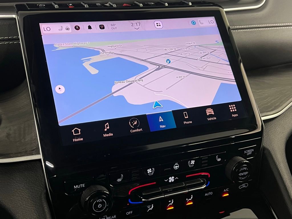 Used 2023 Jeep Grand Cherokee Limited w/ Luxury Tech Group II image 18