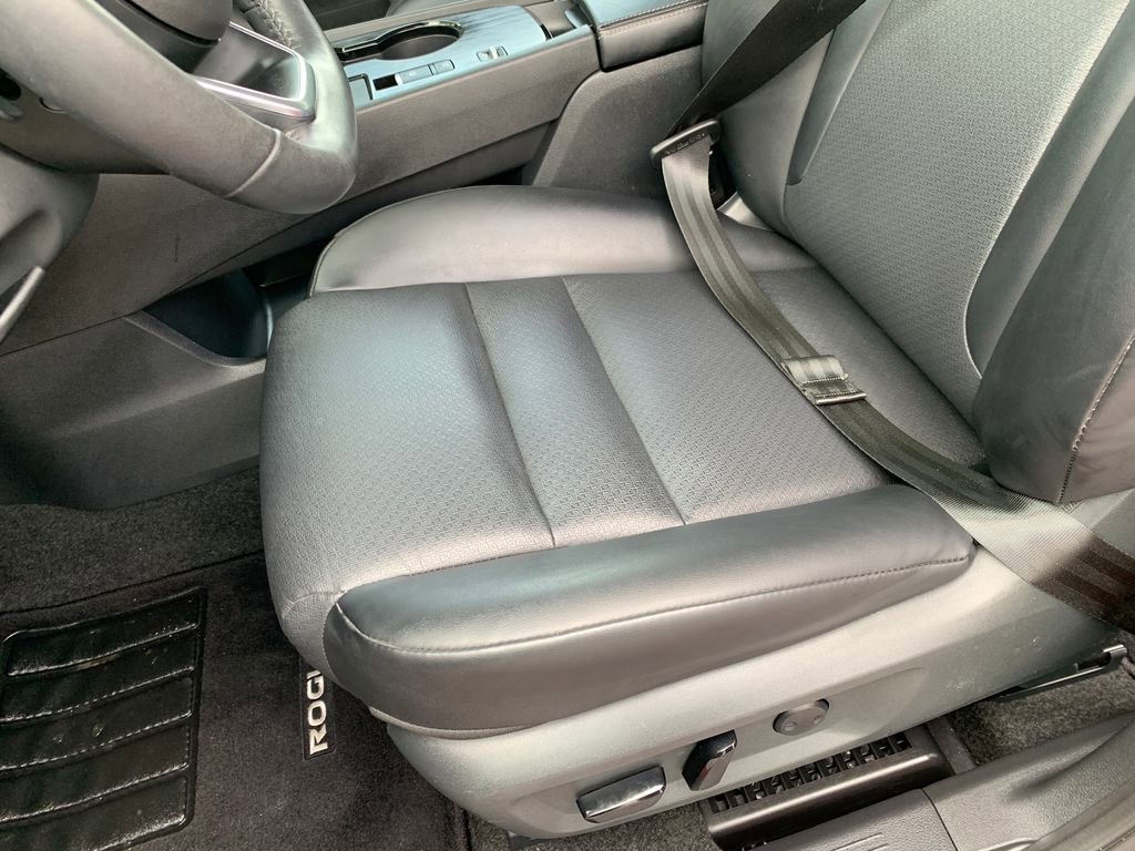 Used 2023 Nissan Rogue SV w/ SV Premium B Package FWD image 22