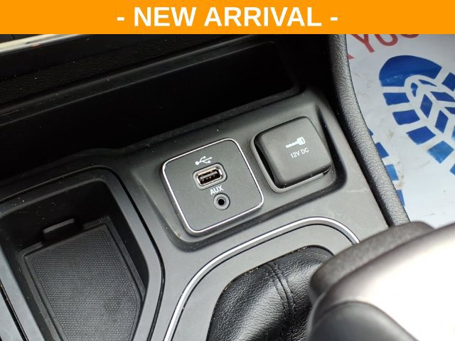 Used 2019 Jeep Cherokee Latitude Plus FWD image 30