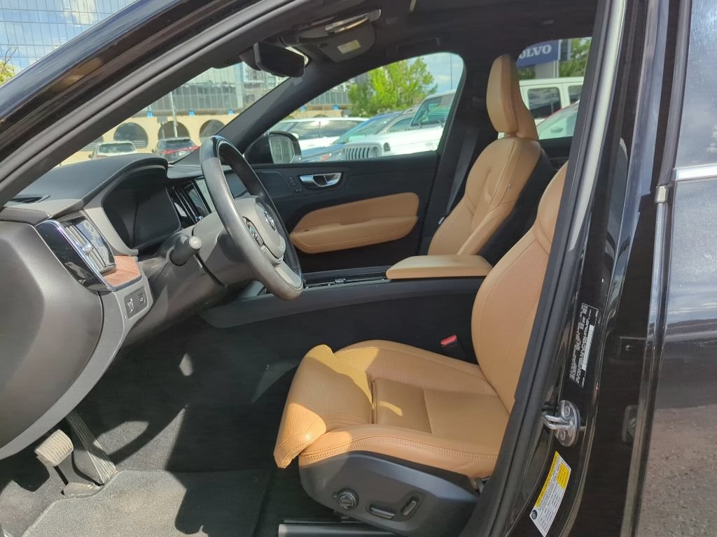 Used 2022 Volvo XC60 B5 Inscription w/ Climate Package FWD image 11