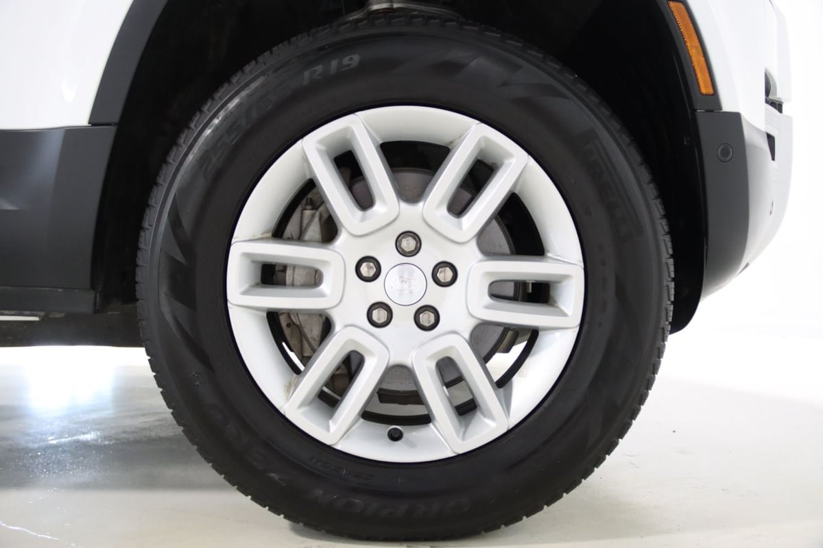 Used 2025 Land Rover Defender 110 S AWD/4WD image 78
