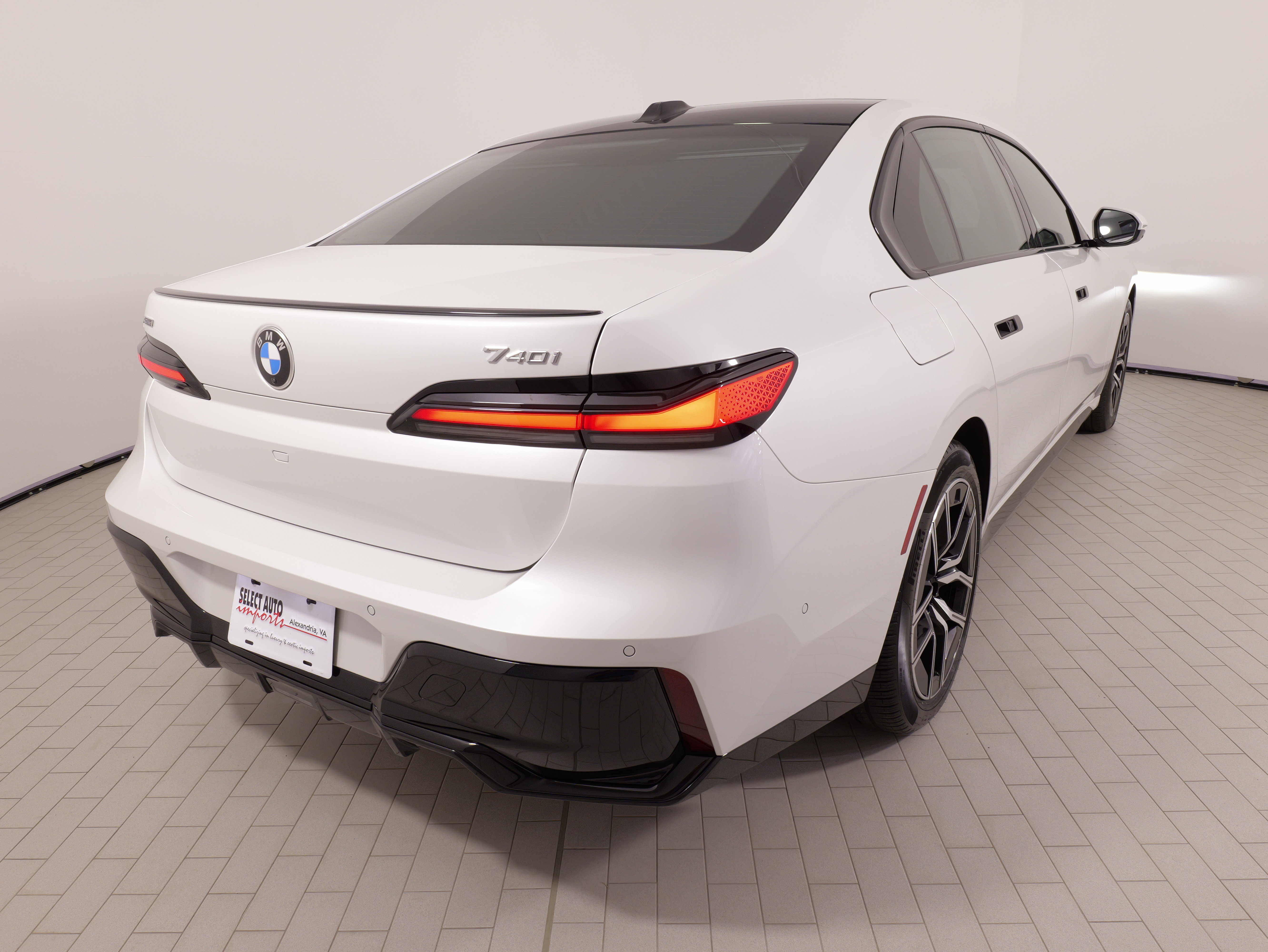 Used 2025 BMW 740i xDrive w/ Executive Package AWD/4WD image 15