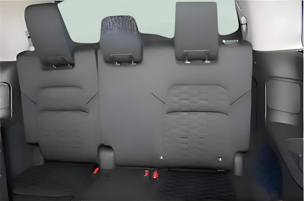 Used 2025 Nissan Pathfinder S image 21