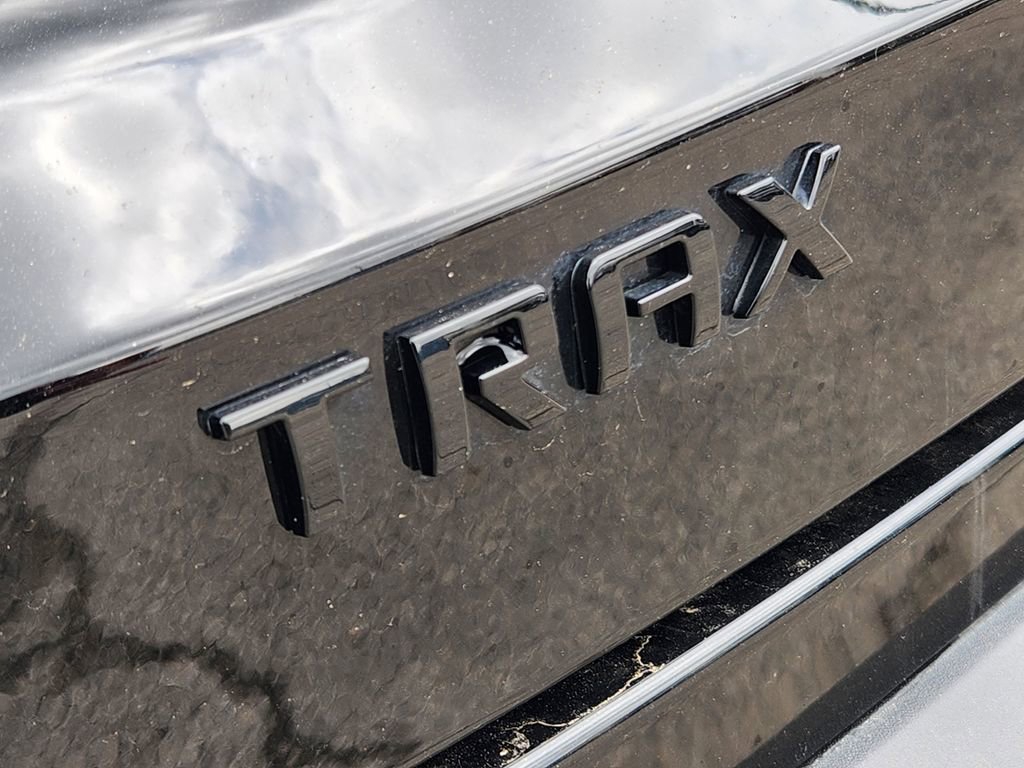Certified 2025 Chevrolet Trax RS w/ Sunroof Package FWD image 12