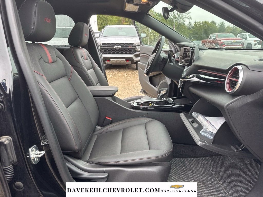 Used 2024 Chevrolet Trax RS w/ Sunroof Package FWD image 24