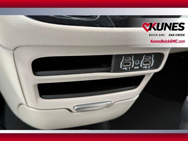 Used 2024 Chrysler Pacifica Select FWD image 26