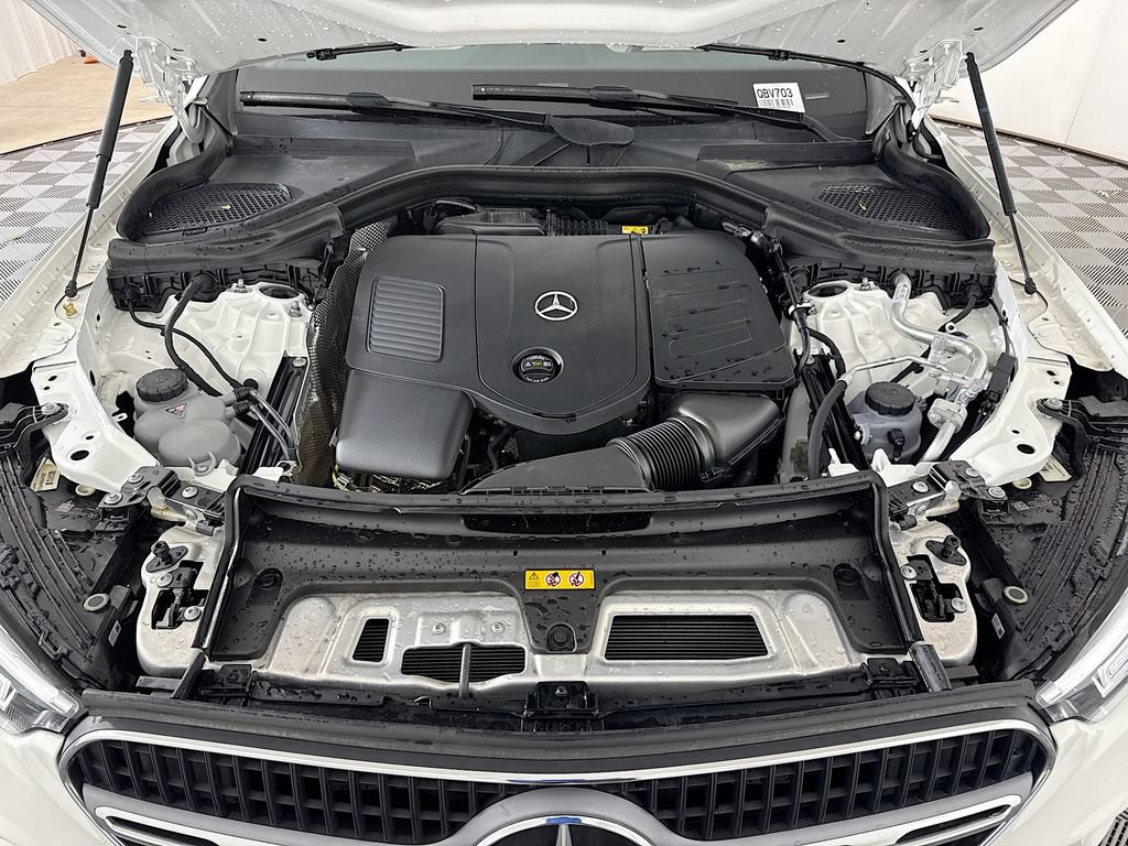 Used 2025 Mercedes-Benz GLC 300 4MATIC image 29