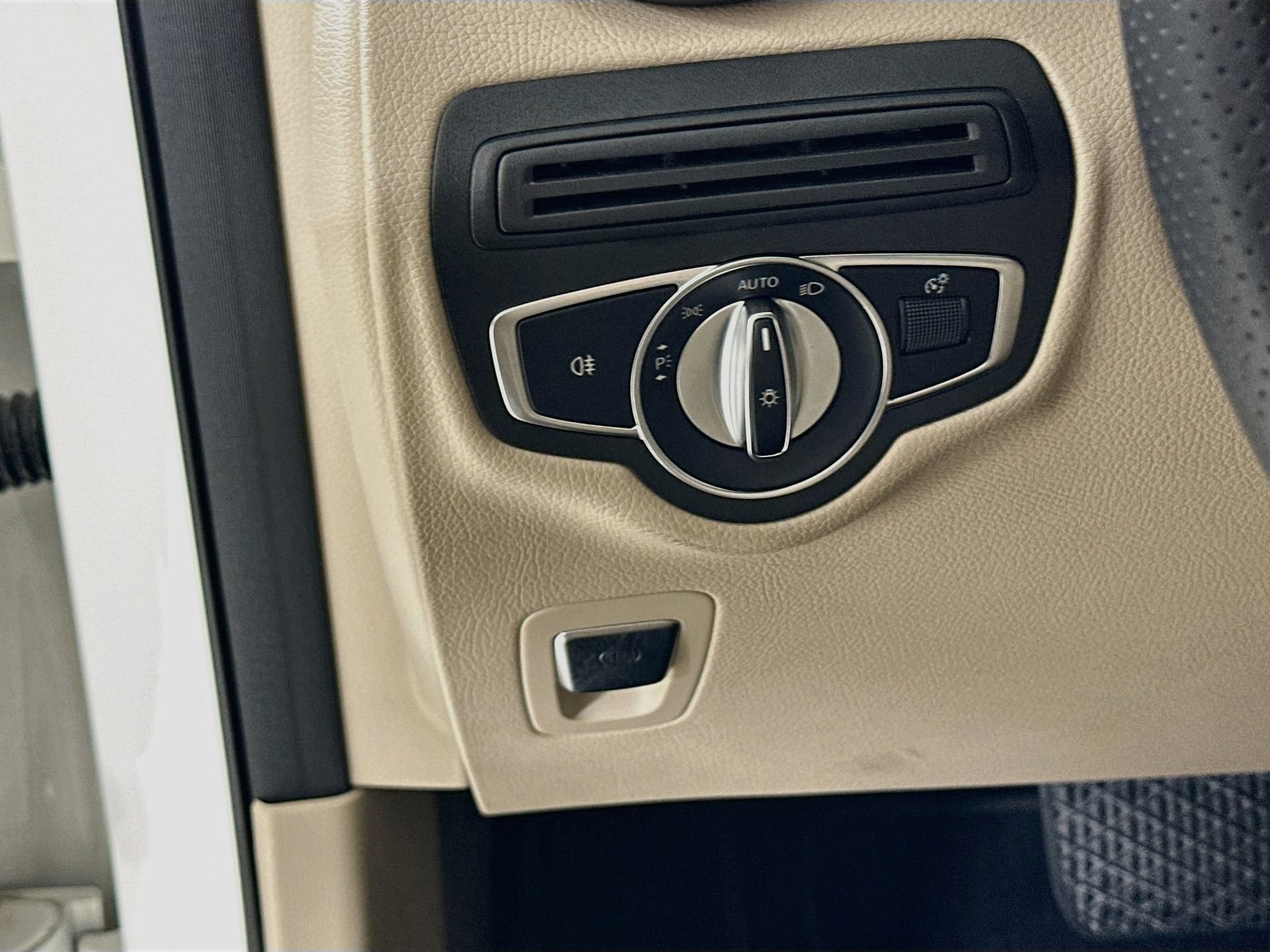 Used 2019 Mercedes-Benz GLC 300 image 11