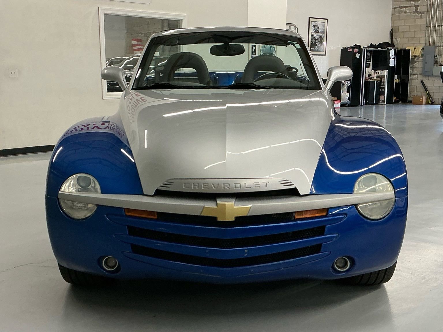 Used 2006 Chevrolet SSR w/ Preferred Equipment Group image 3