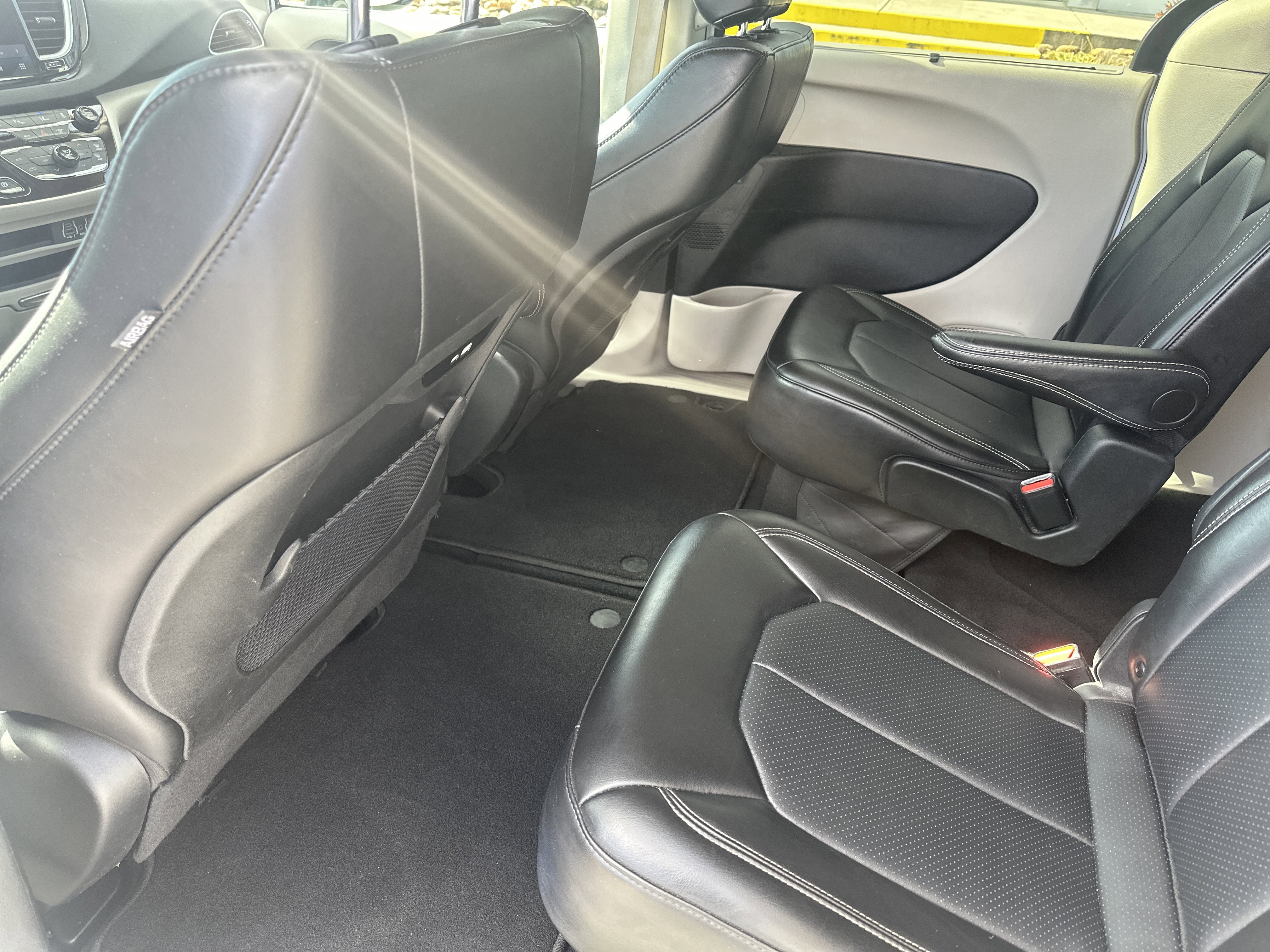 Used 2024 Chrysler Pacifica Touring-L image 17