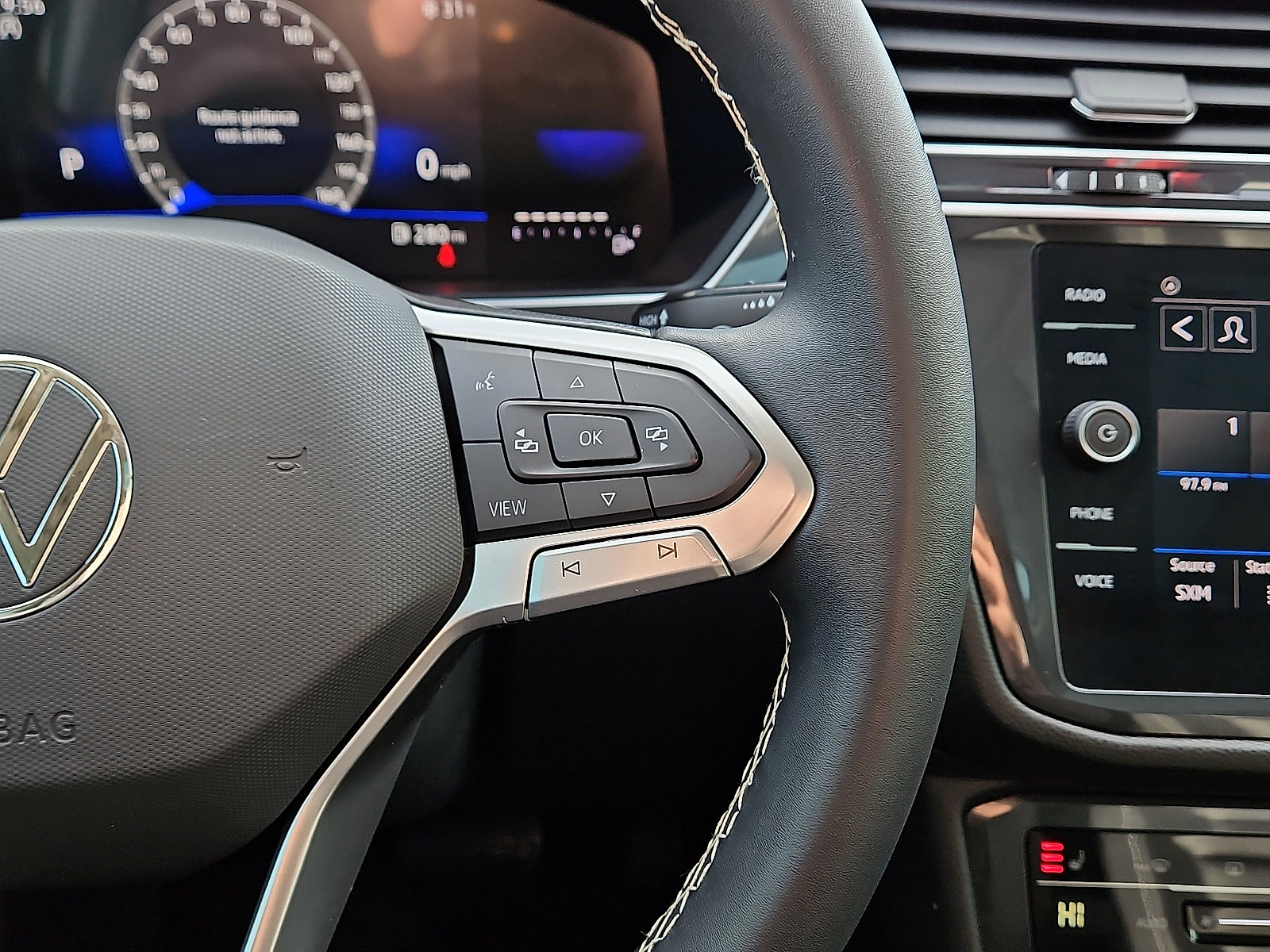 Certified 2023 Volkswagen Tiguan SE w/ Panoramic Sunroof Package image 18