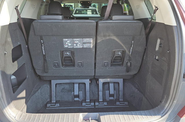 Certified 2025 Kia Carnival FWD image 5