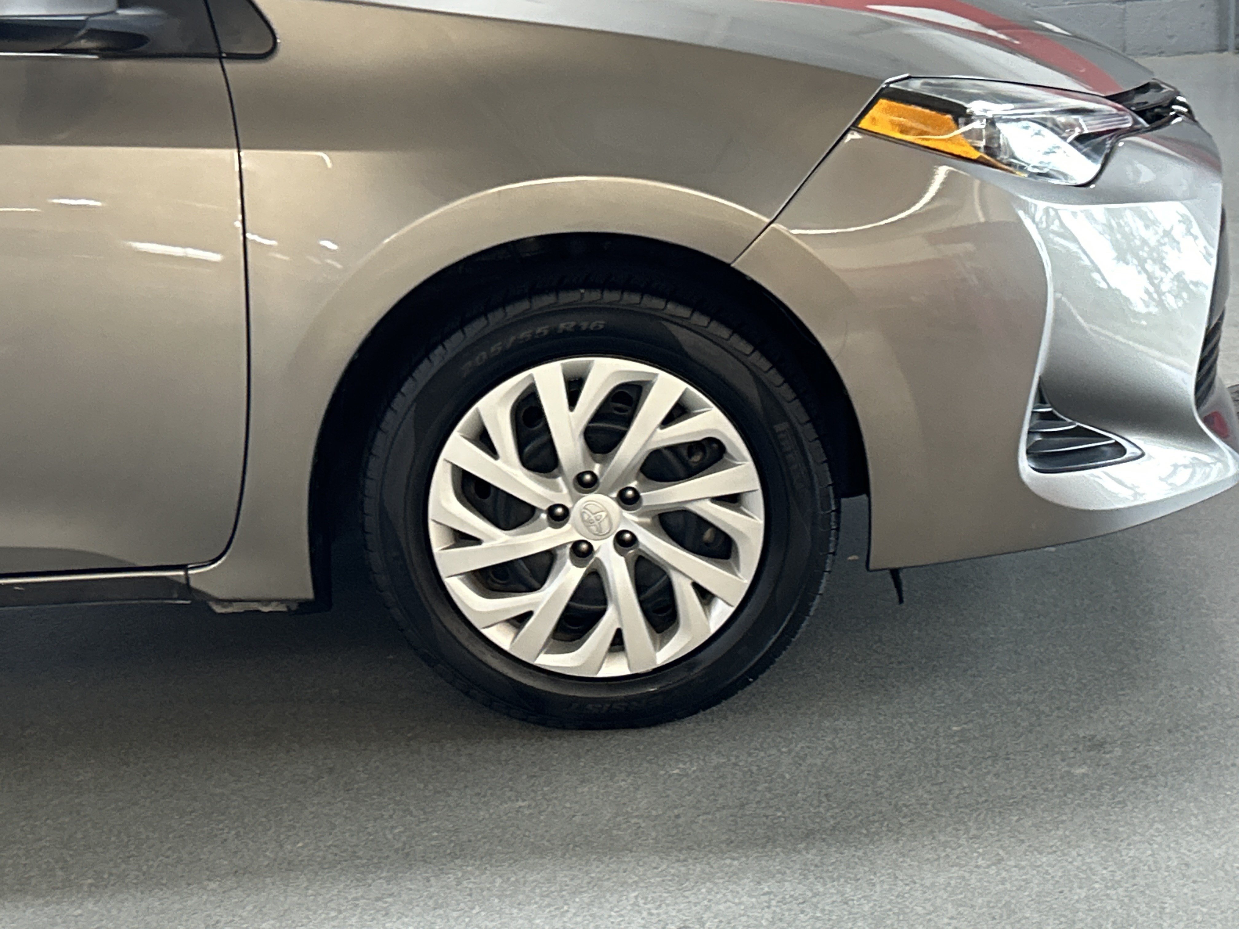Used 2017 Toyota Corolla LE FWD image 13