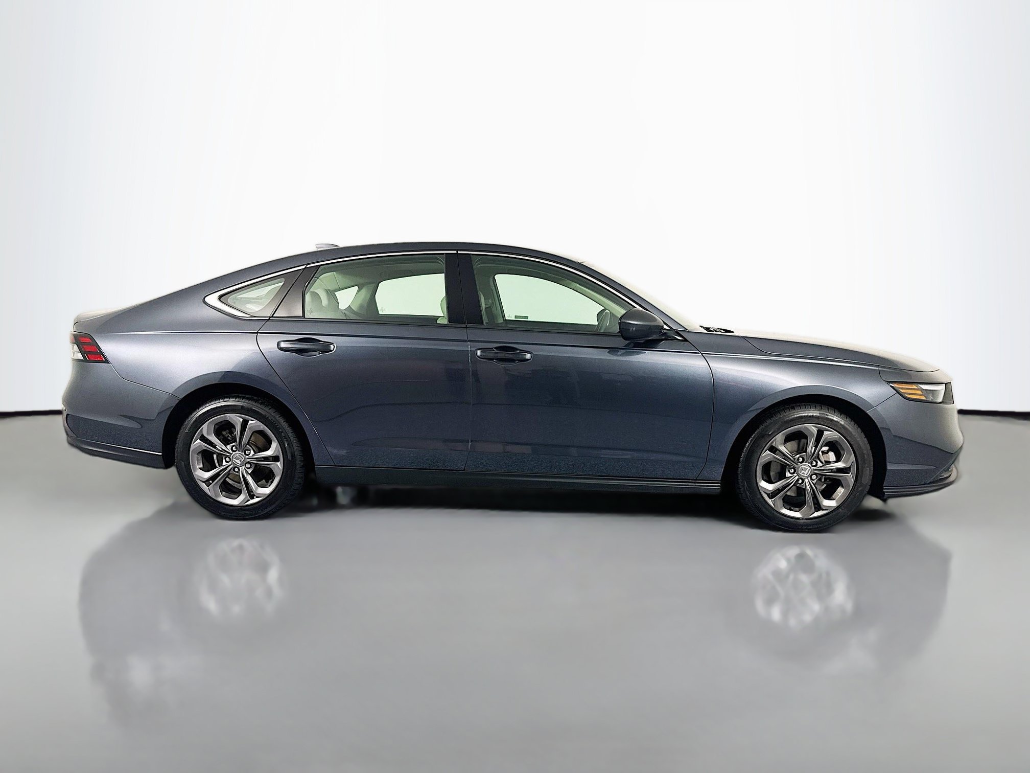 Certified 2023 Honda Accord EX image 4