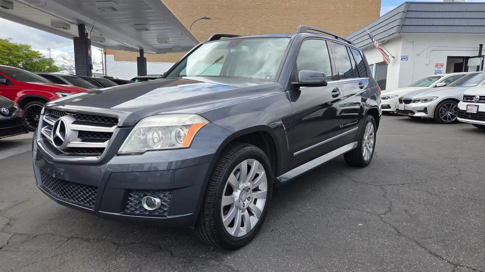 Used 2010 Mercedes-Benz GLK 350 2WD image 2