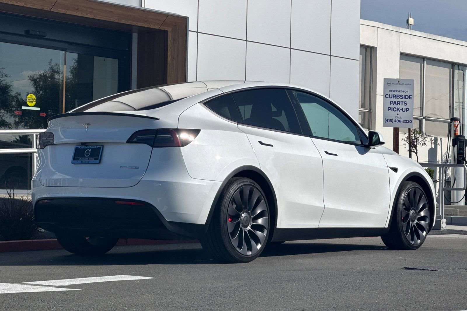 Used 2025 Tesla Model Y Performance AWD/4WD image 2