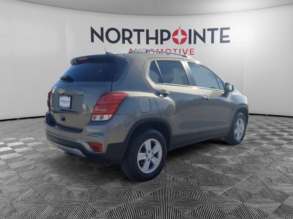 Used 2022 Chevrolet Trax LT w/ LT Convenience Package AWD/4WD image 6