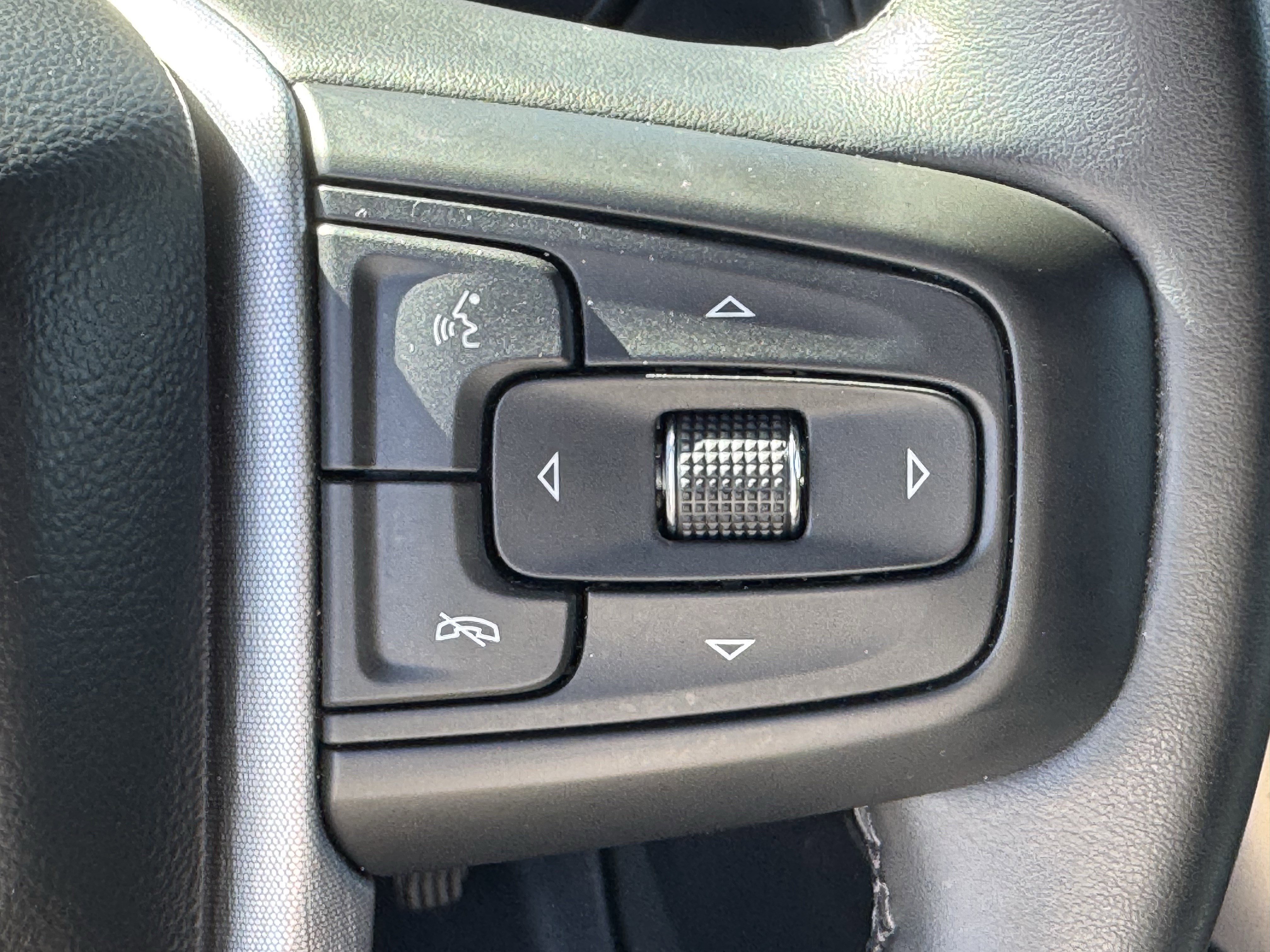 Used 2024 GMC Yukon XL SLE w/ Gmc Pro Safety Plus Package image 23