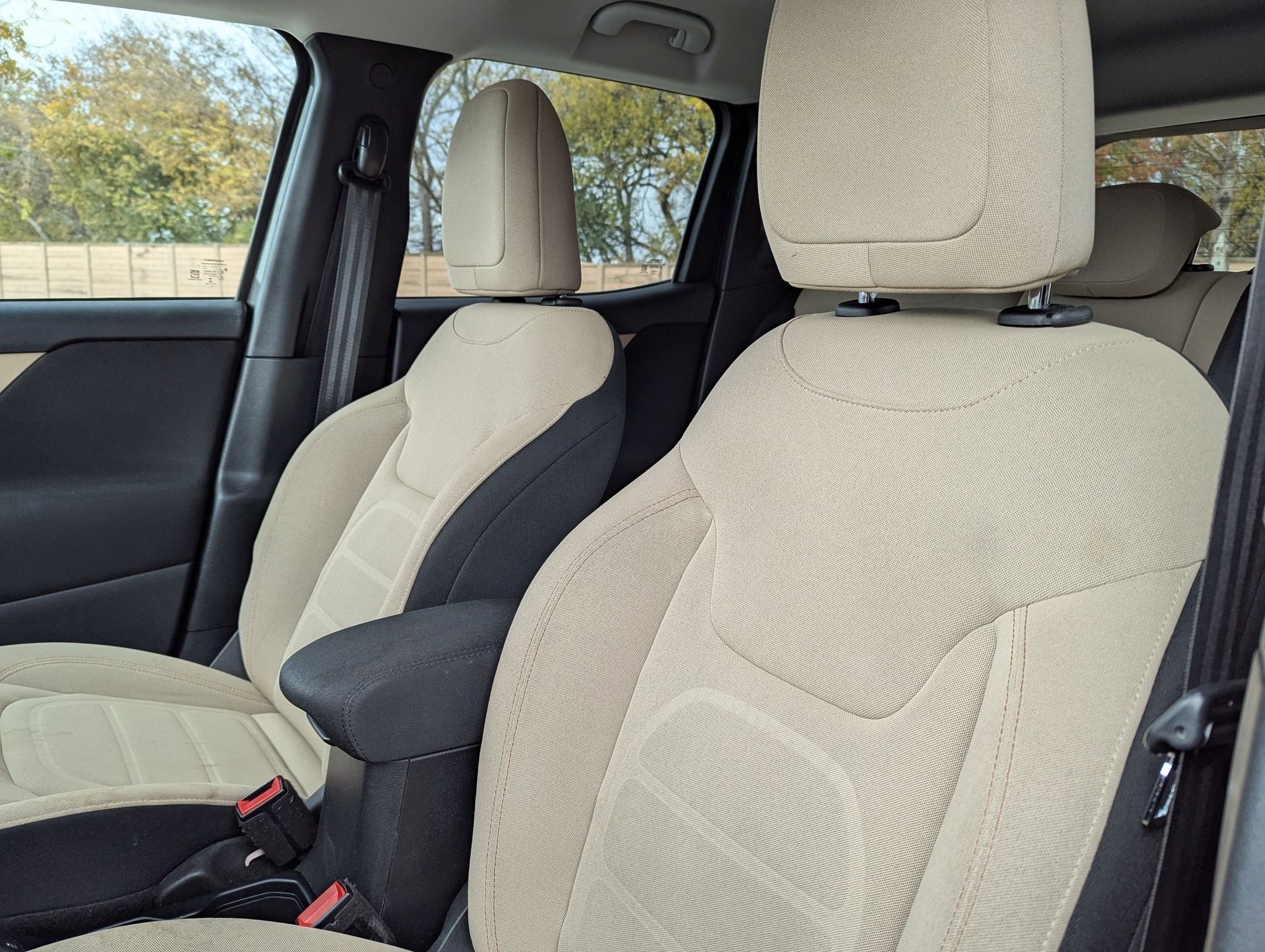 Used 2018 Jeep Renegade Latitude w/ Safety & Security Group image 9