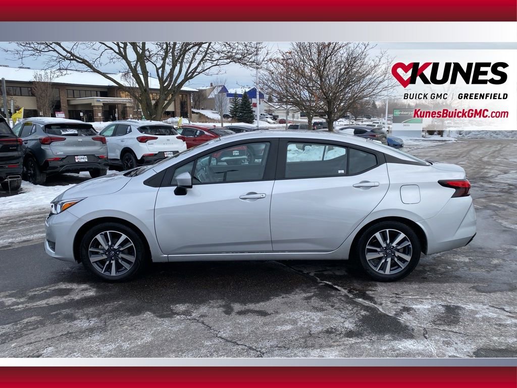 Used 2023 Nissan Versa SV image 9