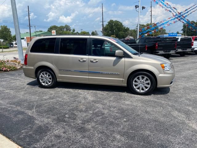 Used 2013 Chrysler Town & Country Touring FWD image 6