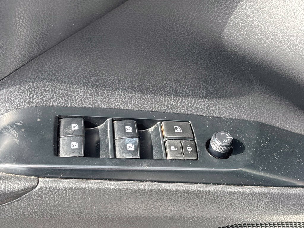 Used 2020 Toyota Camry LE FWD image 7