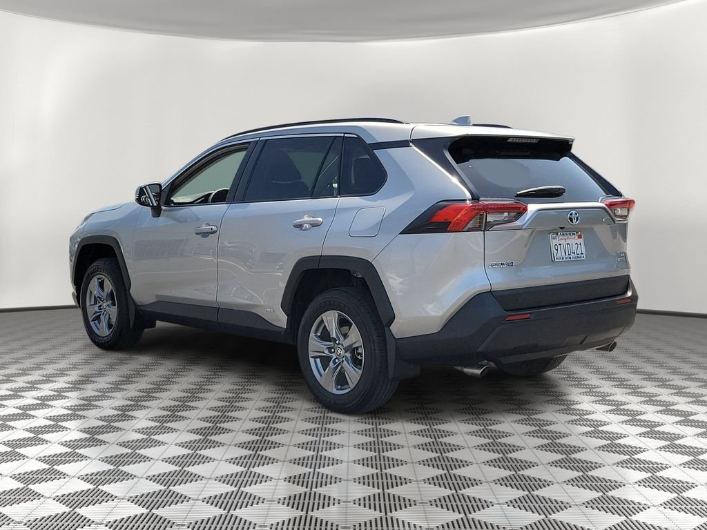 Used 2024 Toyota RAV4 LE AWD/4WD image 4