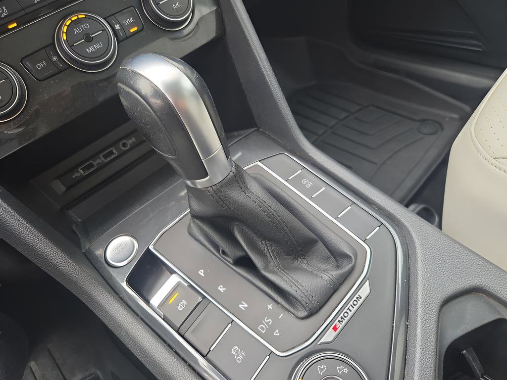 Used 2018 Volkswagen Tiguan SE w/ Panoramic Sunroof Package image 37
