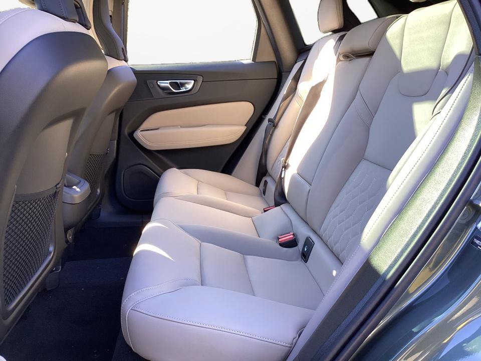 New 2027 Volvo XC60 B5 Plus AWD/4WD image 13