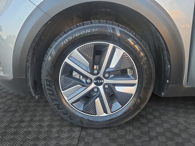 Used 2022 Kia Niro LXS FWD image 32