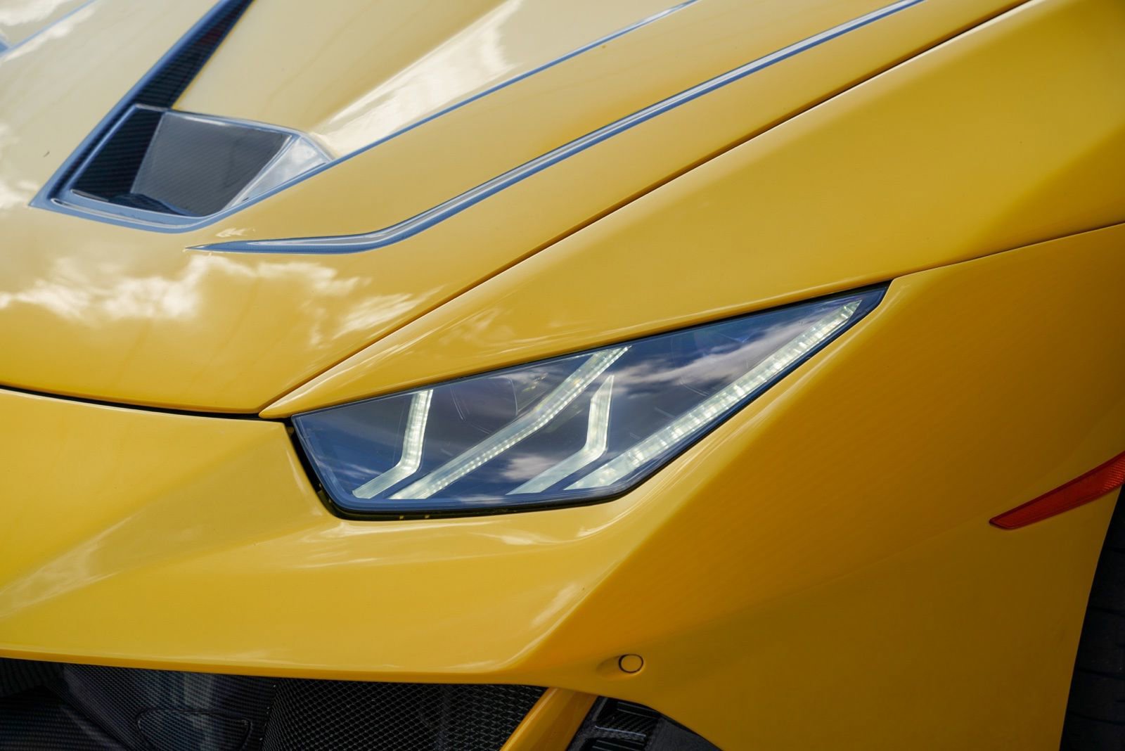 Used 2022 Lamborghini Huracan EVO image 10