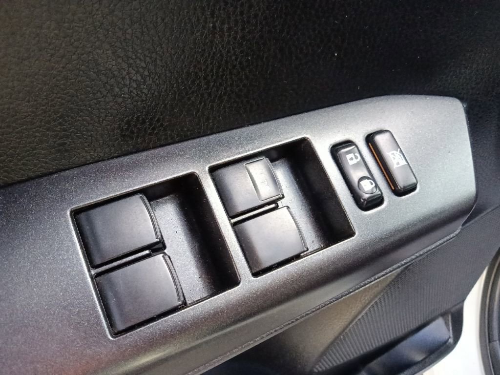 Used 2018 Toyota RAV4 LE FWD image 12