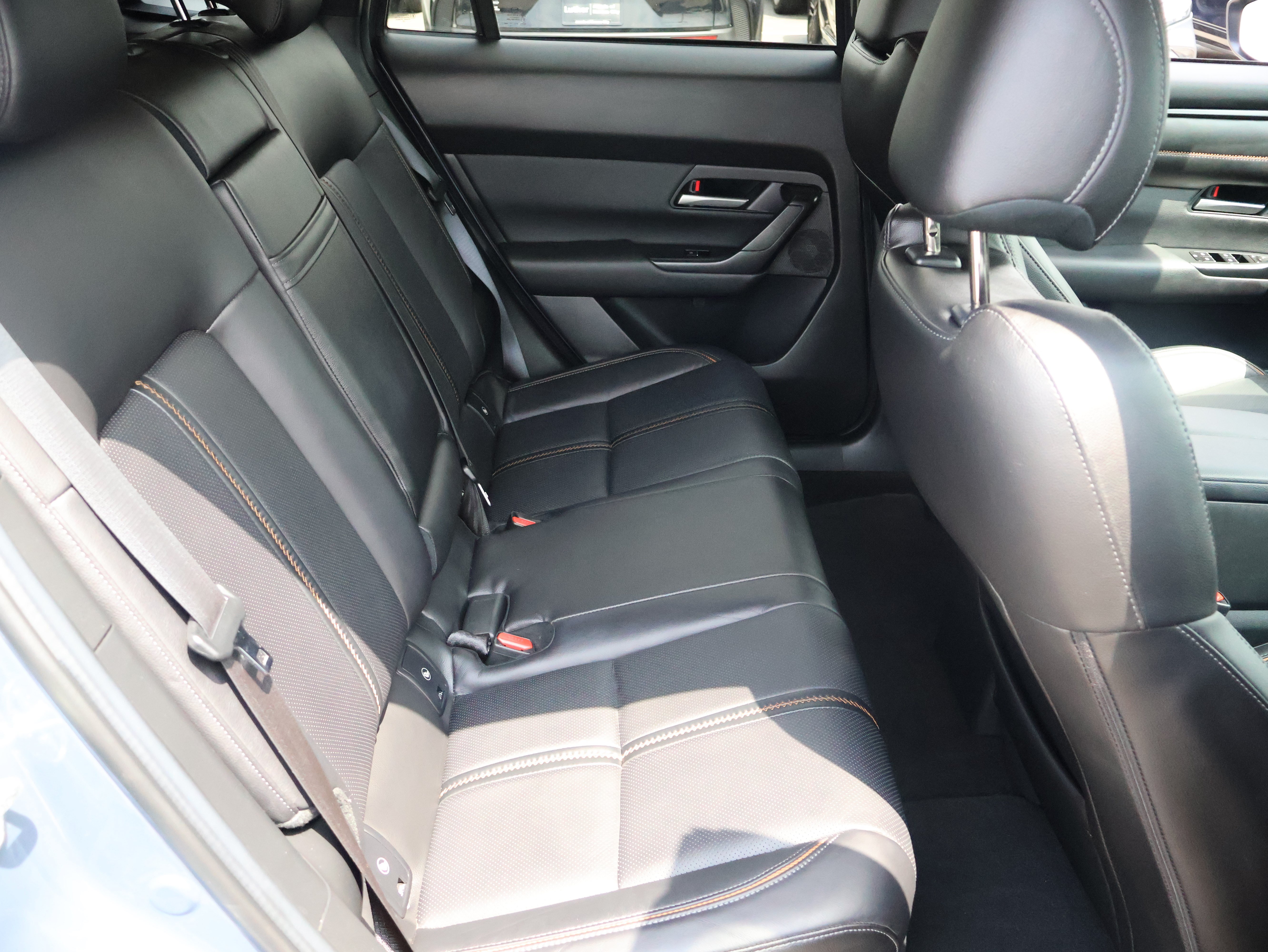 Used 2025 MAZDA CX-50 AWD 2.5 Hybrid w/ Premium Pkg image 12
