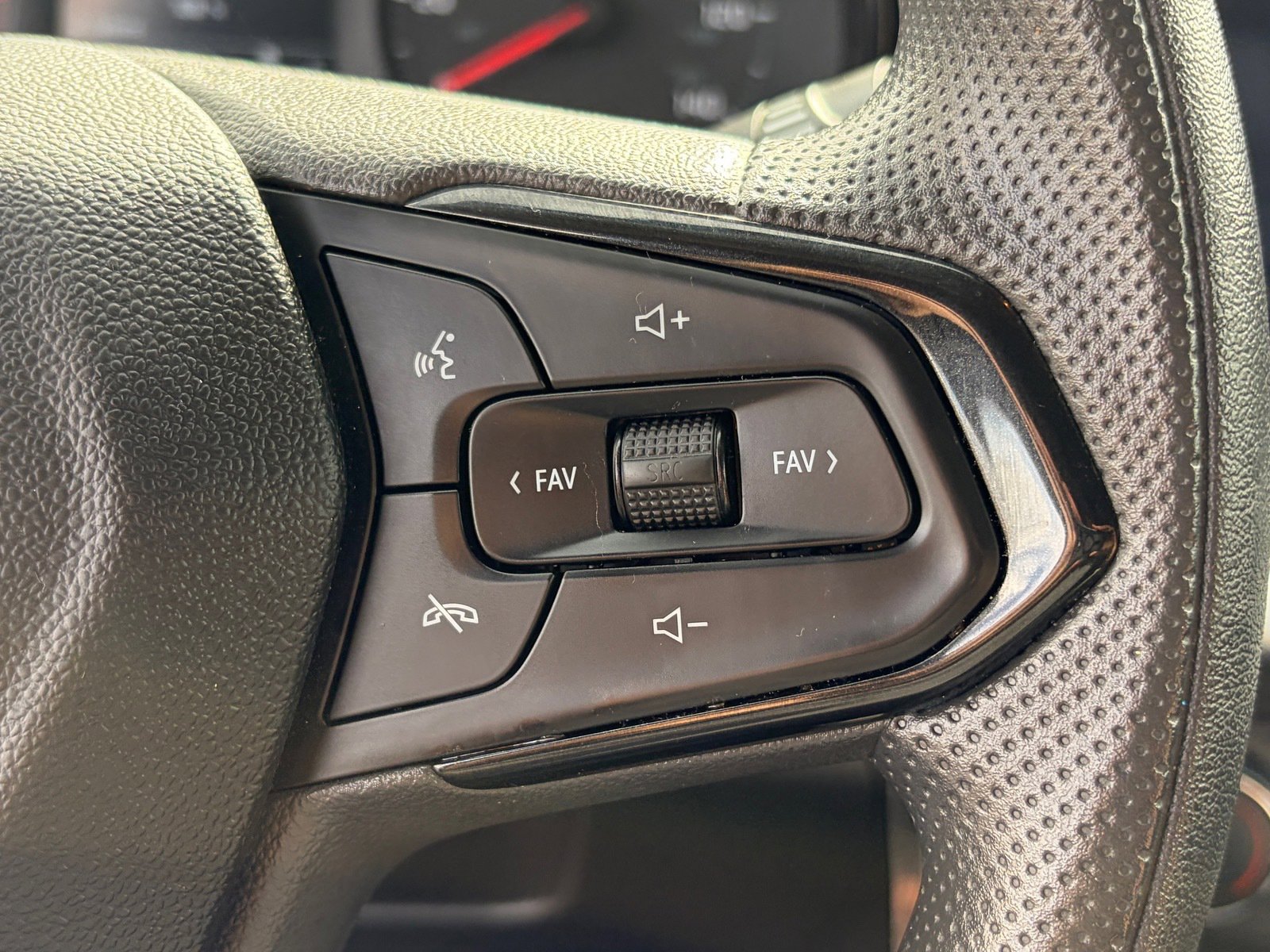 Used 2025 Chevrolet Trax LS image 20