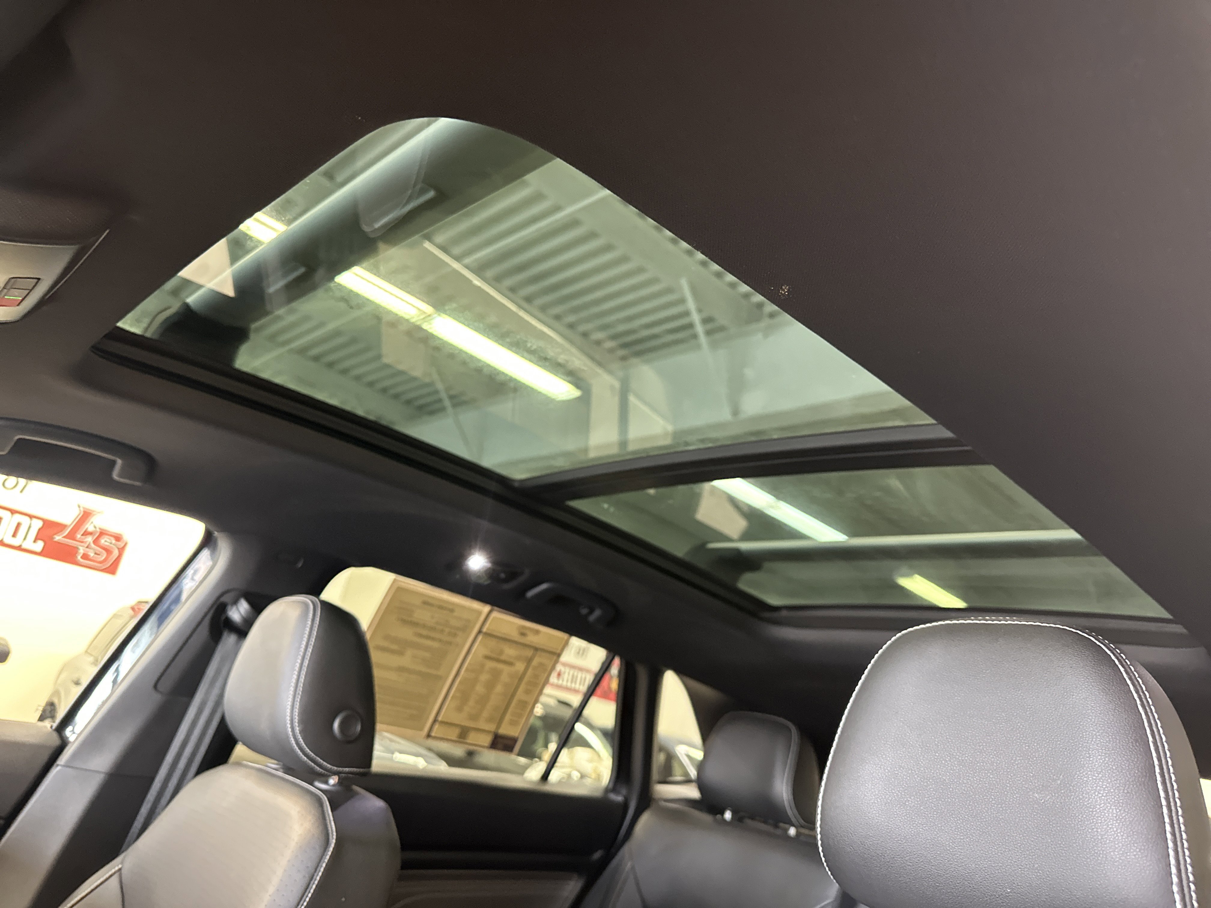 Used 2023 Volkswagen Atlas Cross Sport SEL image 4