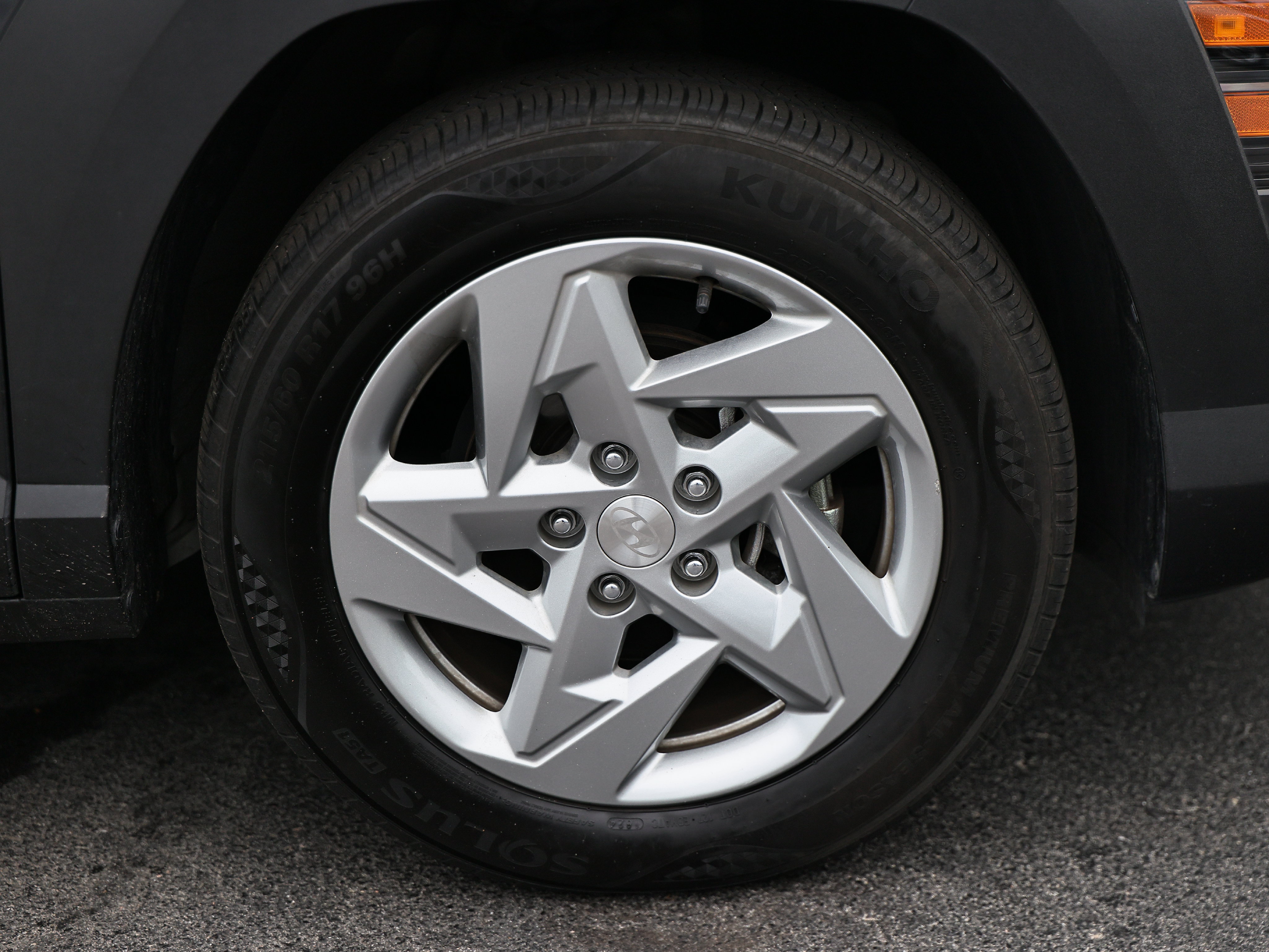Used 2024 Hyundai Kona SE FWD image 4