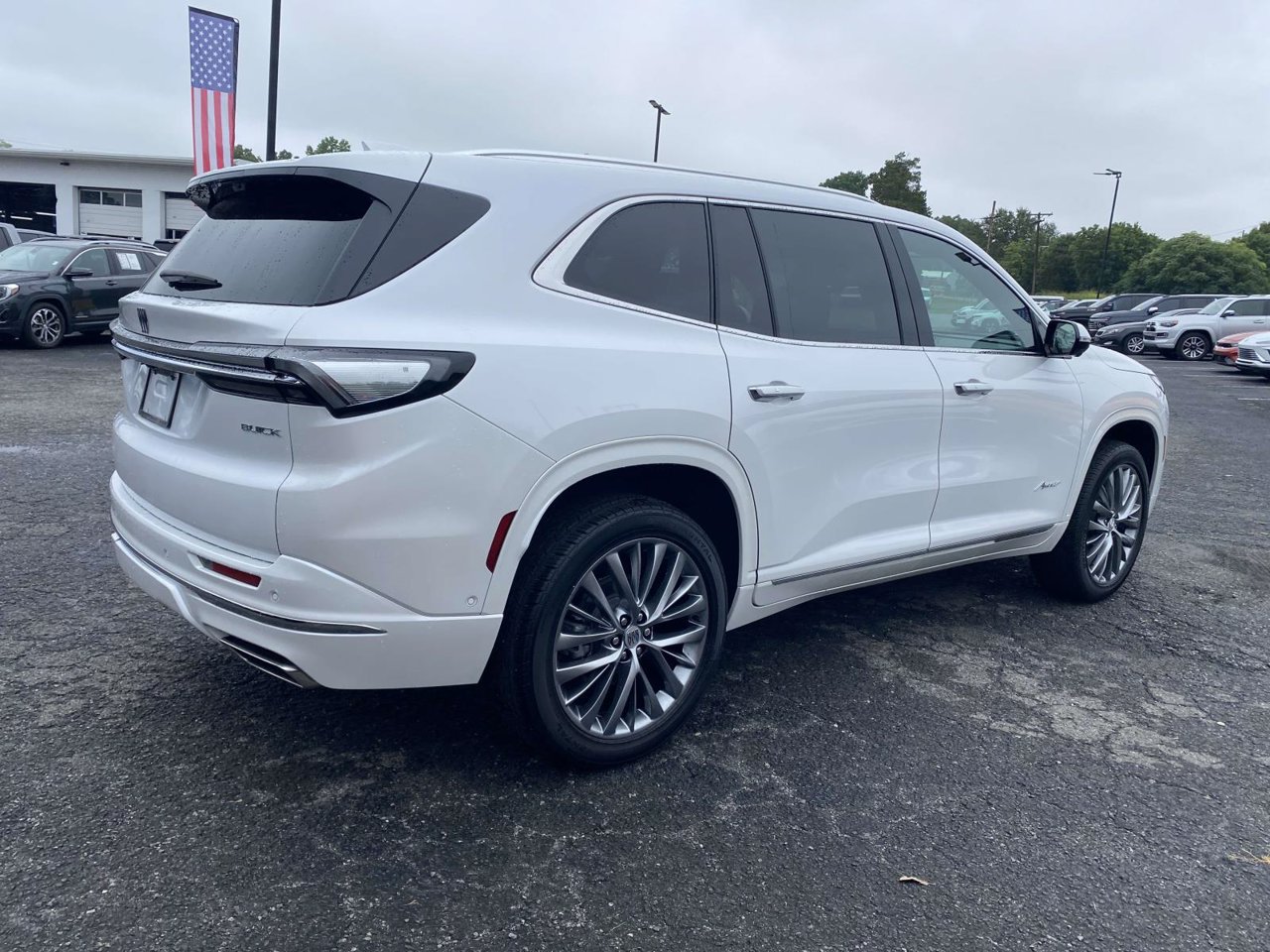 Used 2025 Buick Enclave Avenir w/ Super Cruise Package FWD image 6