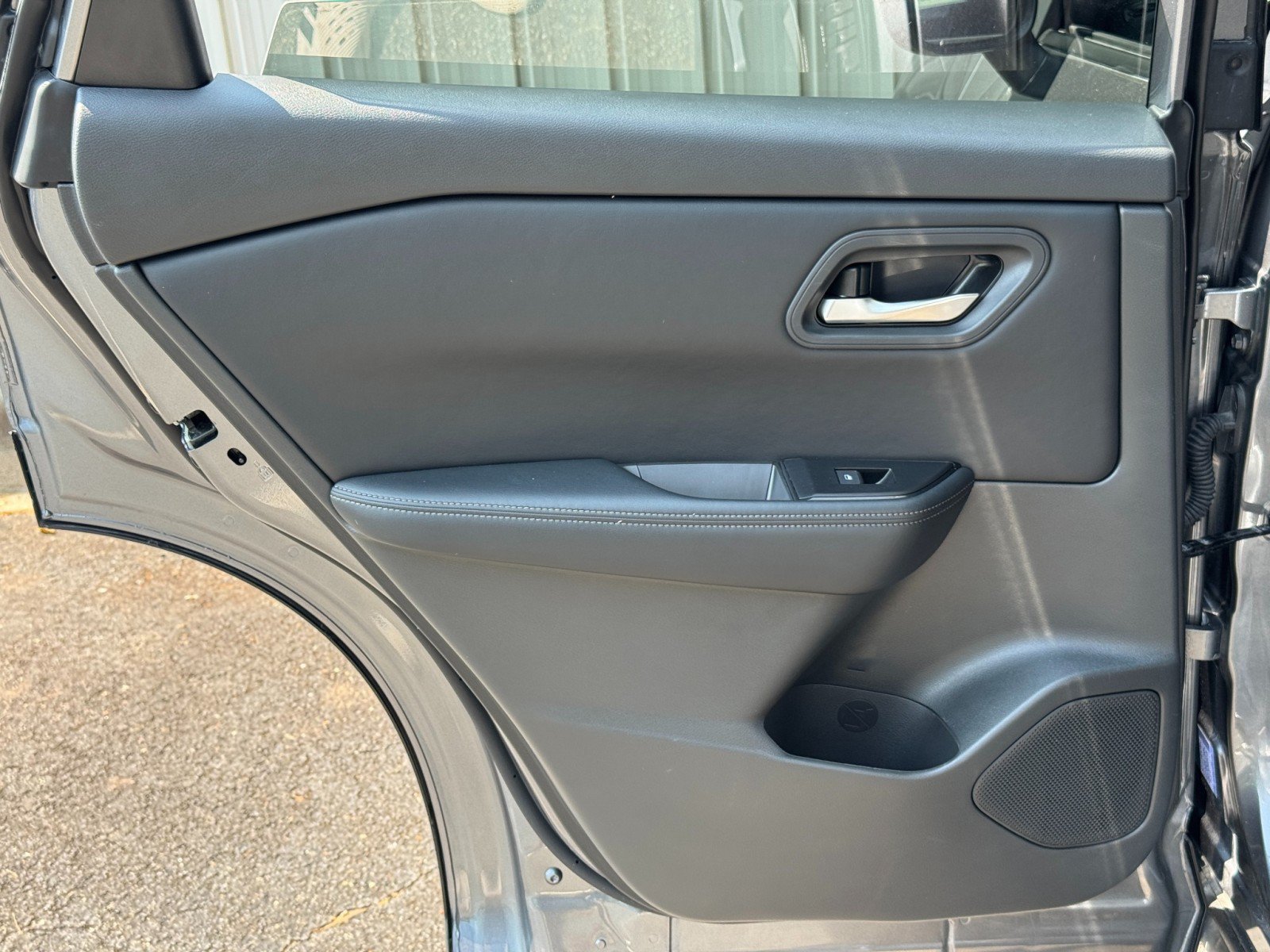 Used 2025 Nissan Rogue SV FWD image 36