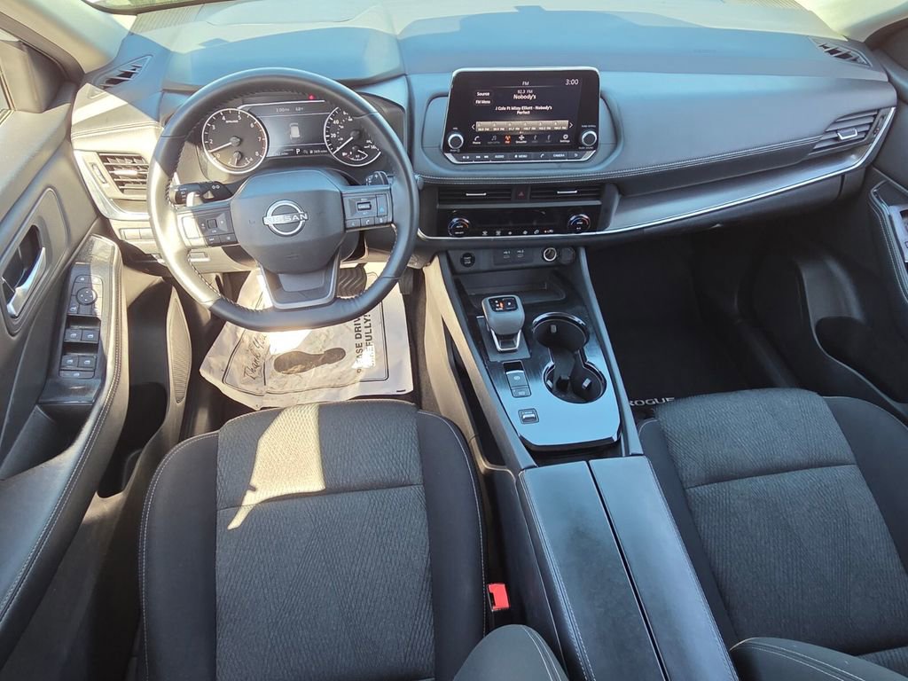 Used 2025 Nissan Rogue SV image 7