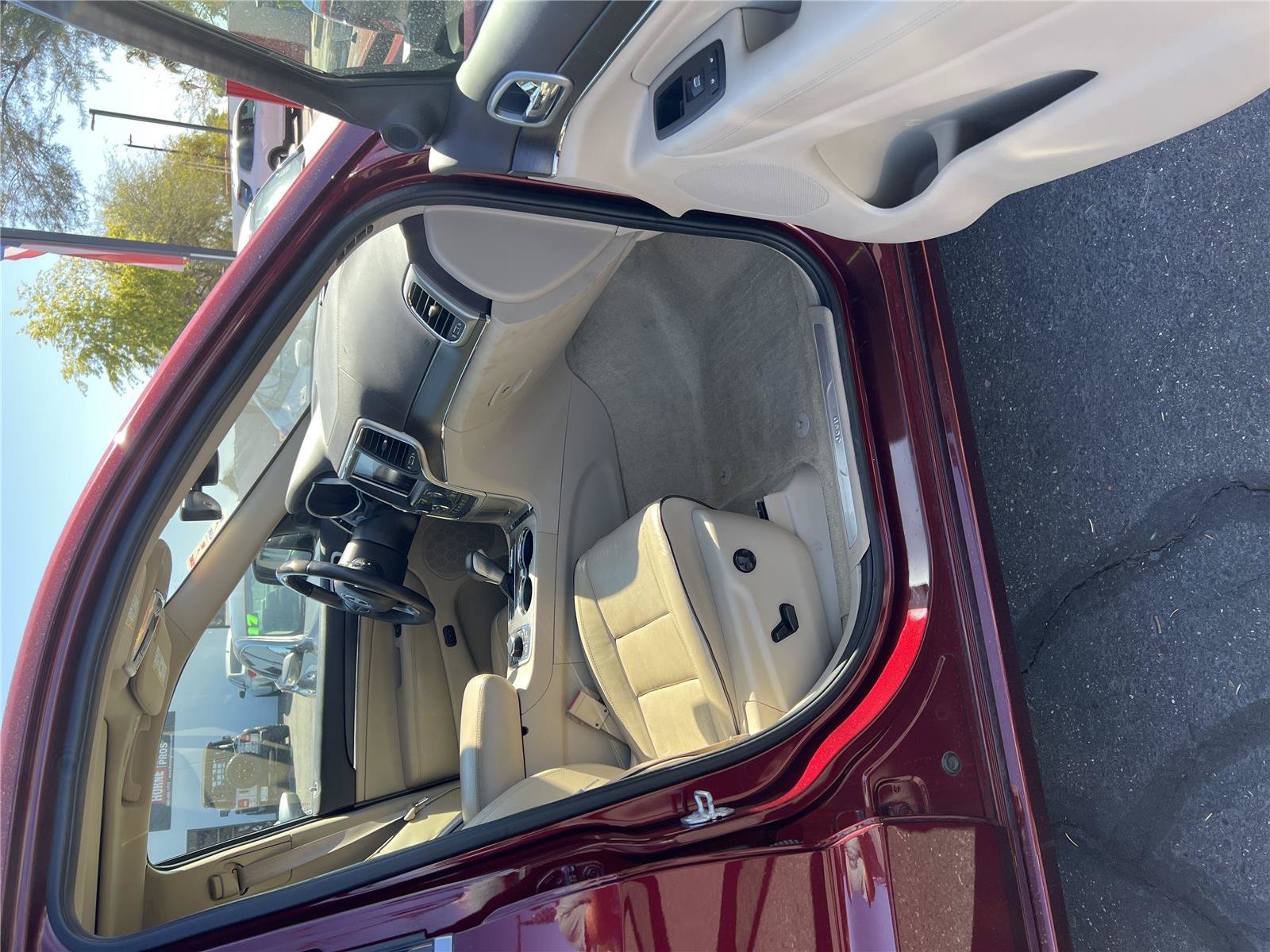 Used 2018 Jeep Grand Cherokee Overland AWD/4WD image 21