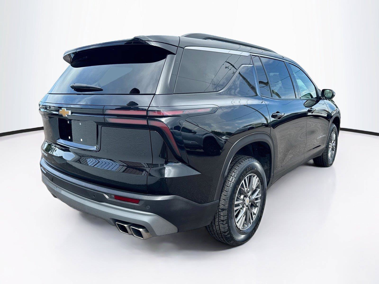 Used 2025 Chevrolet Traverse LT FWD image 5