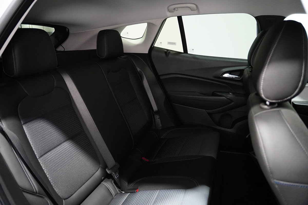 Used 2025 Chevrolet Trax LT w/ LT Convenience Package FWD image 21