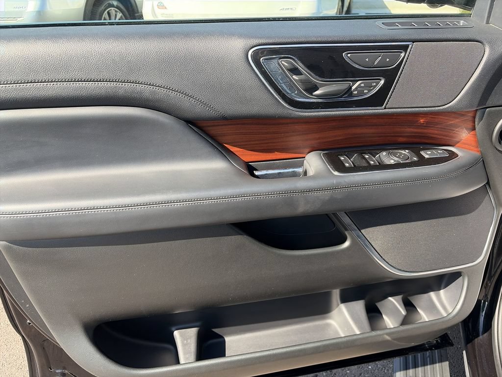 Used 2024 Lincoln Navigator Reserve AWD/4WD image 13