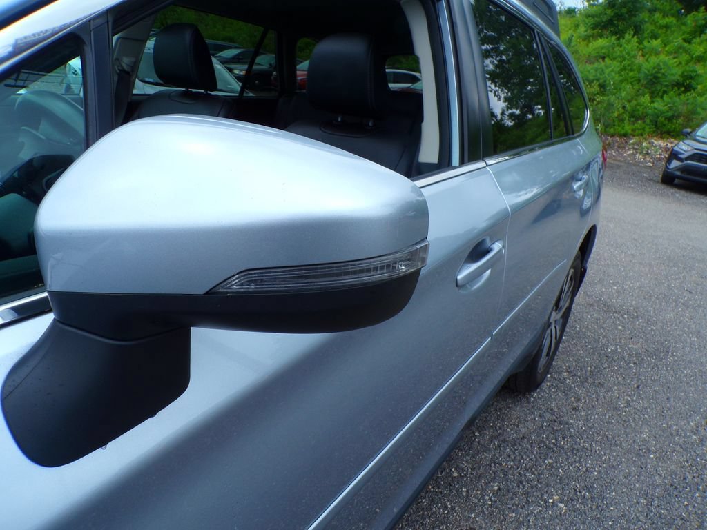 Used 2019 Subaru Outback 2.5i Limited AWD/4WD image 2