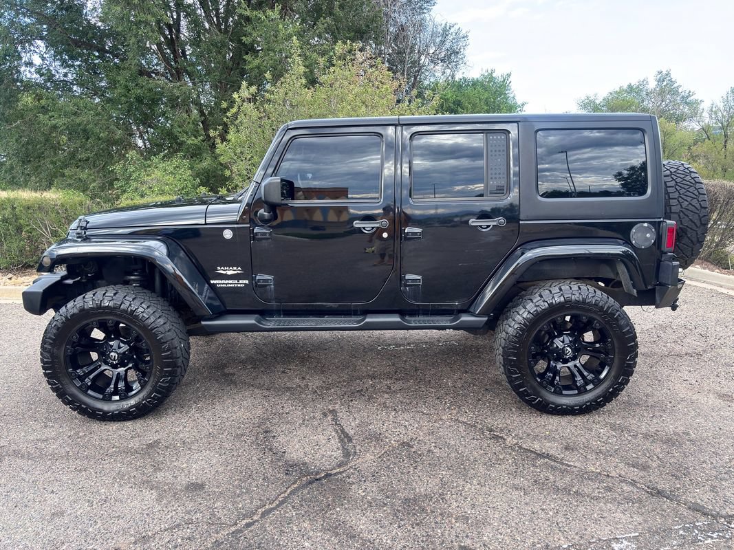 Used 2013 Jeep Wrangler Unlimited Sahara w/ Dual Top Group AWD/4WD image 5