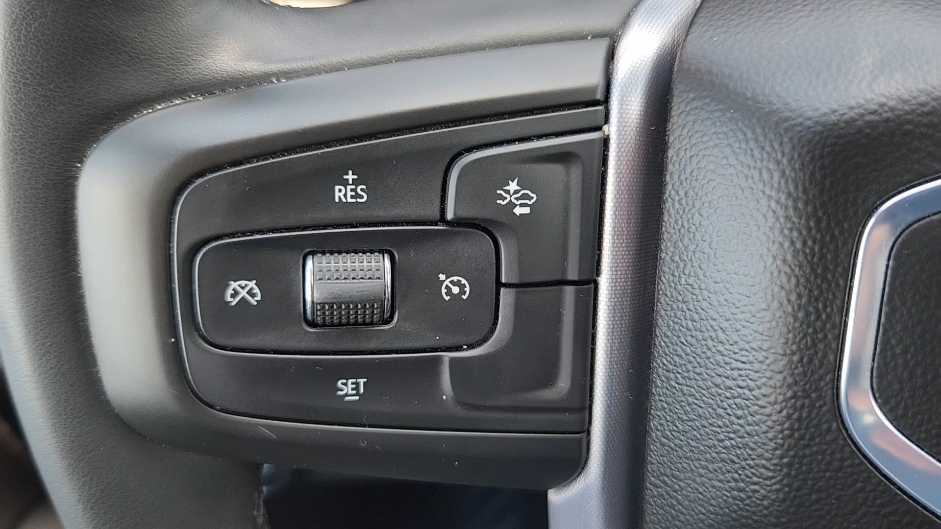 Used 2024 GMC Yukon SLT AWD/4WD image 12