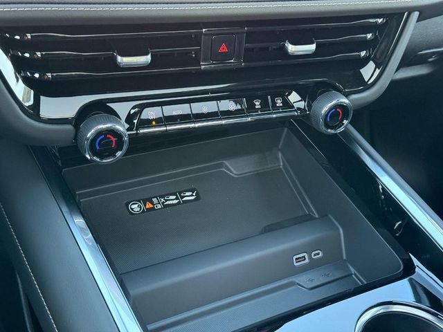 New 2026 Chevrolet Suburban Premier w/ Sun And Tow Package AWD/4WD image 16