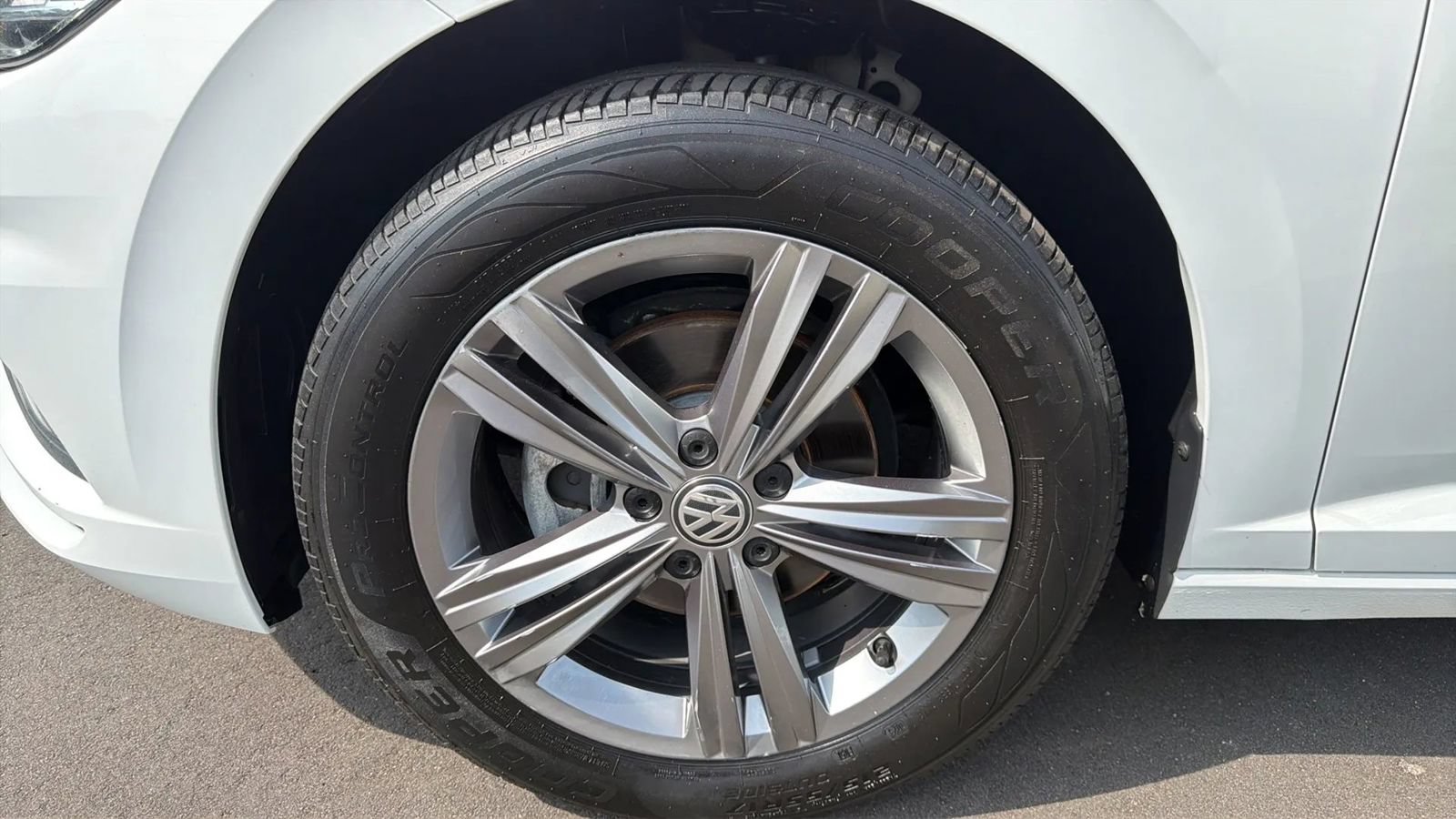 Used 2019 Volkswagen Jetta R-Line FWD image 26
