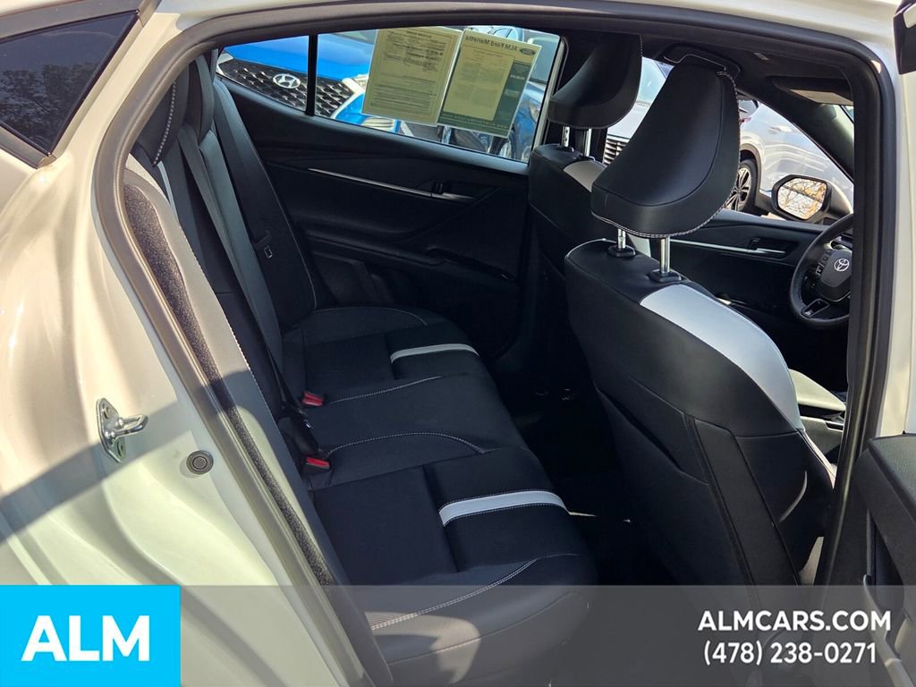 Used 2025 Toyota Camry SE image 17