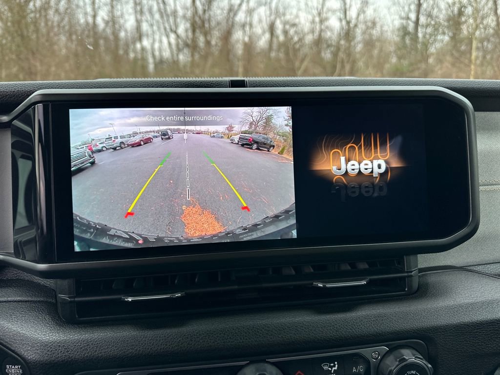 Used 2024 Jeep Wrangler Unlimited AWD/4WD image 17